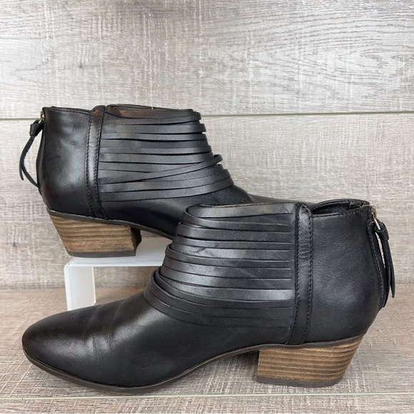Clarks sz 8.5 black leather strappy ankle boots - Picture 3 of 13